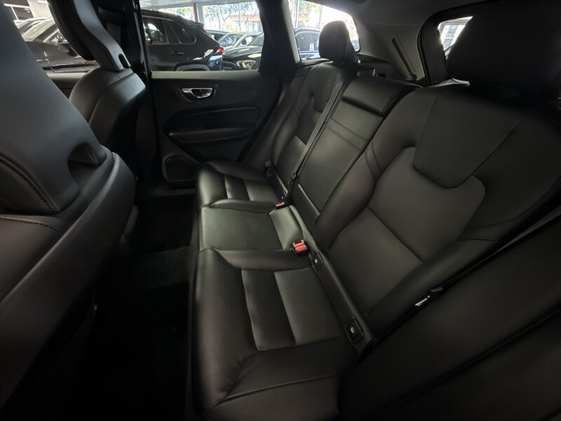 Used 2023 Volvo XC60 B5 Core AWD/4WD image 29