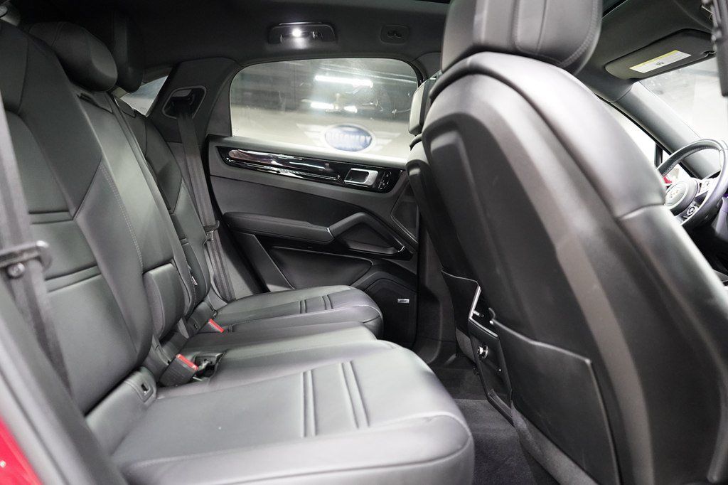 Used 2021 Porsche Cayenne Coupe AWD/4WD image 19