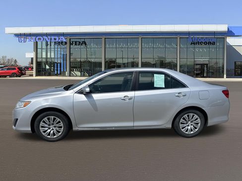 Used 2012 Toyota Camry LE FWD image 2