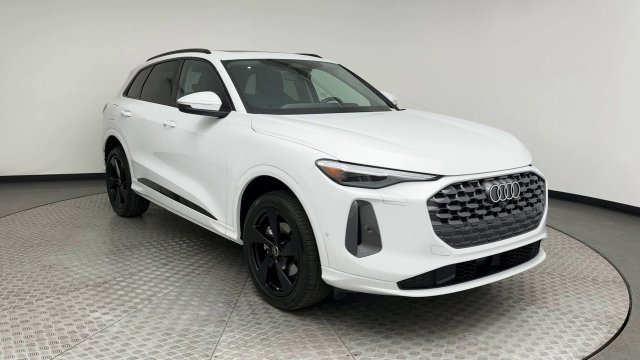 Used 2025 Audi Q5 Premium Plus w/ Premium Plus AWD/4WD image 8