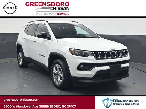 Used 2025 Jeep Compass Latitude AWD/4WD image 1