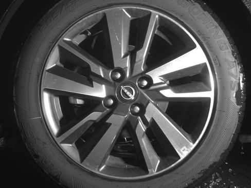 Used 2025 Nissan Versa SV FWD image 12