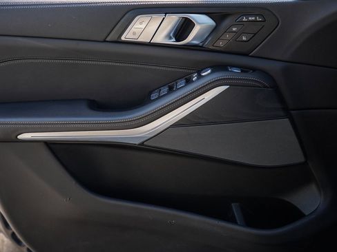 Used 2022 BMW X7 M50i image 37