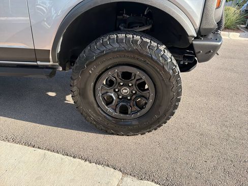 Used 2022 Ford Bronco Badlands w/ Sasquatch Package AWD/4WD image 17