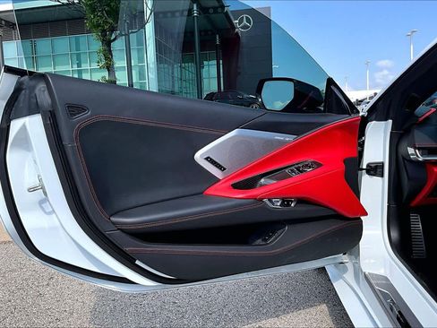 Used 2021 Chevrolet Corvette Stingray Premium Cpe w/ Z51 Performance Package image 19