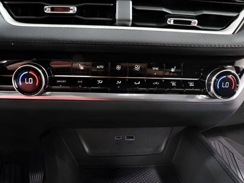 New 2026 Chevrolet Equinox LT w/ Convenience Package II FWD image 9