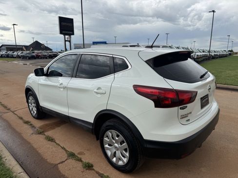Used 2019 Nissan Rogue Sport S image 7