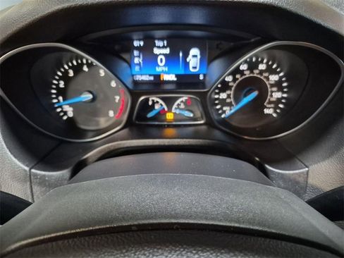 Used 2017 Ford Focus SE w/ Cold Weather Package image 15