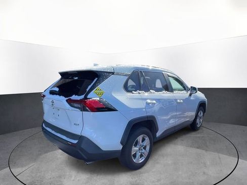Used 2019 Toyota RAV4 XLE w/ Convenience Package image 7