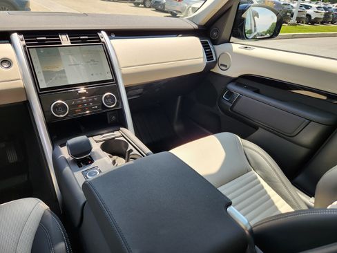 Used 2025 Land Rover Discovery S AWD/4WD image 14