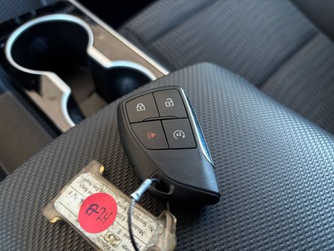 Used 2025 Chevrolet Equinox LT FWD image 24