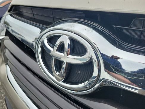 Used 2016 Toyota Highlander Limited image 11