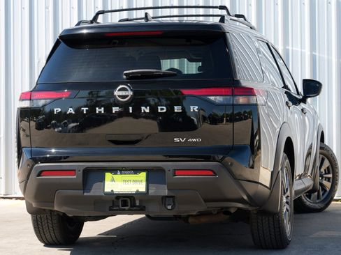 Used 2022 Nissan Pathfinder SV w/ SV Premium Package image 4