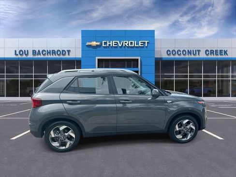 Used 2025 Hyundai Venue SEL FWD image 9