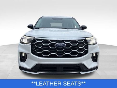 Certified 2025 Ford Explorer Platinum w/ Ultimate Package image 10