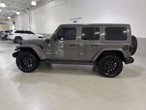 Used 2023 Jeep Wrangler Unlimited Sahara AWD/4WD image 5