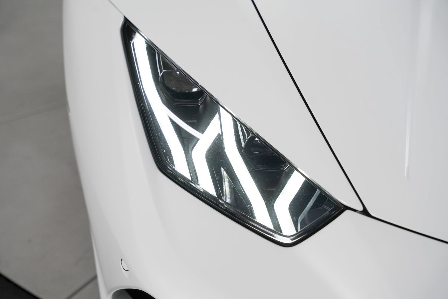 Used 2018 Lamborghini Huracan Performante AWD/4WD image 11