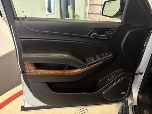 Used 2018 Chevrolet Suburban Premier AWD/4WD image 24