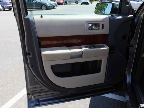 Used 2009 Ford Flex Limited image 11