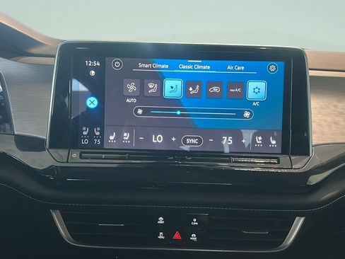 Used 2026 Volkswagen Atlas Cross Sport SE FWD image 18