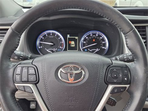 Used 2019 Toyota Highlander XLE image 26