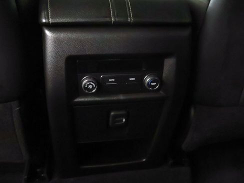 Used 2023 Chevrolet Traverse LT AWD/4WD image 46