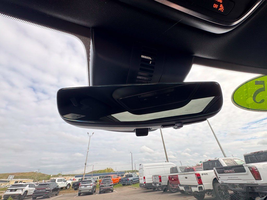 Used 2025 Chevrolet Traverse RS AWD/4WD image 31