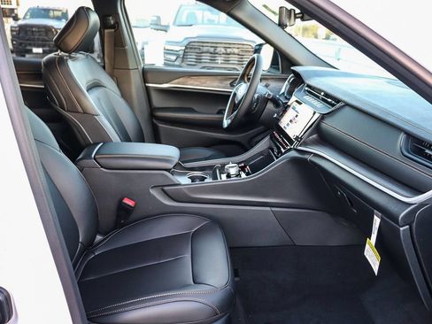 New 2026 Jeep Grand Cherokee L Limited AWD/4WD image 21