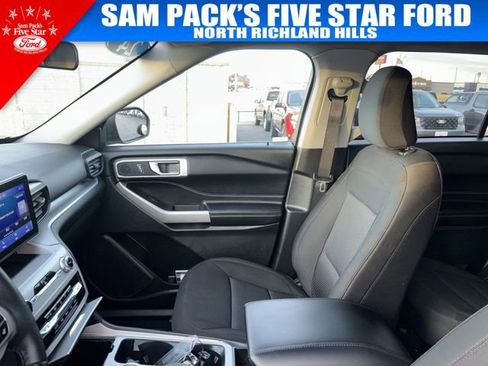 Used 2024 Ford Explorer XLT image 13