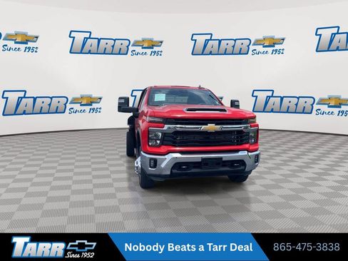 Used 2025 Chevrolet Silverado 3500 LT w/ Convenience Package AWD/4WD image 3