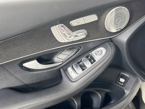 Used 2021 Mercedes-Benz GLC 300 4MATIC image 17