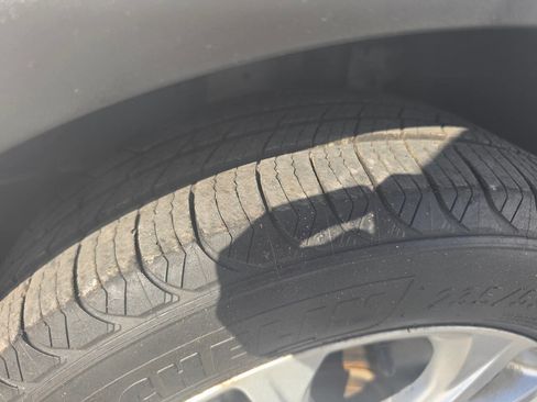 Used 2018 Ford Escape SE w/ SE Sync 3 Package AWD/4WD image 46