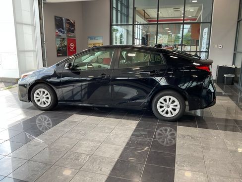 Used 2022 Toyota Prius LE FWD image 5