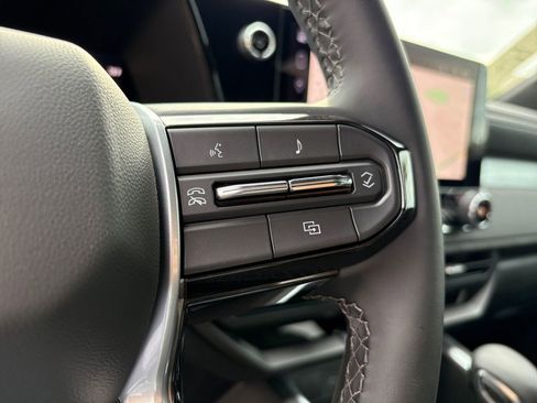 New 2024 Chevrolet Colorado LT w/ LT Convenience Package II image 18