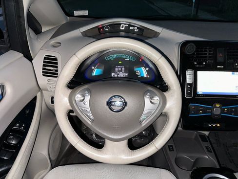 Used 2015 Nissan Leaf SV FWD image 17