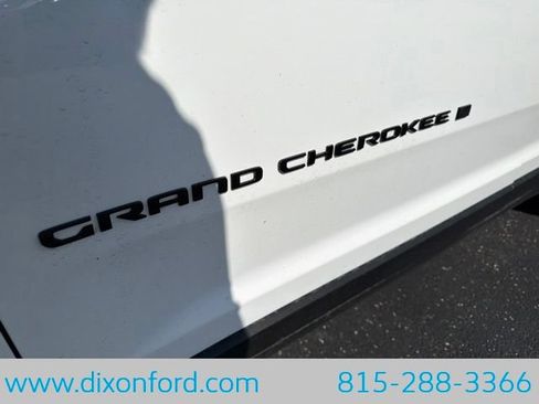 Used 2024 Jeep Grand Cherokee Altitude AWD/4WD image 9