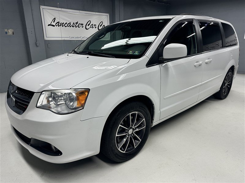 Used 2017 Dodge Grand Caravan SXT FWD image 1