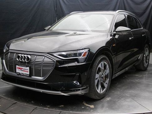 Used 2022 Audi e-tron Premium Plus w/ Premium Plus Package image 6