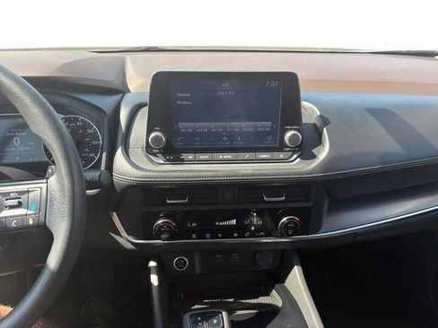 Used 2023 Nissan Rogue SV FWD image 19