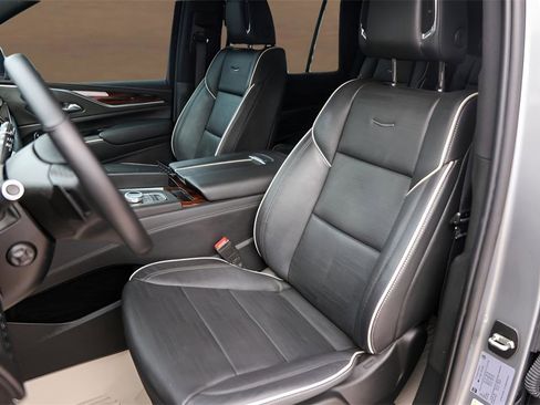 Used 2023 Cadillac Escalade Premium Luxury image 7