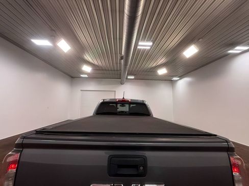 Used 2022 GMC Canyon AT4 image 28