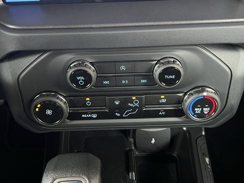 Used 2025 Ford Bronco 4-Door AWD/4WD image 29