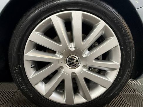 Used 2009 Volkswagen Beetle Convertible FWD image 25