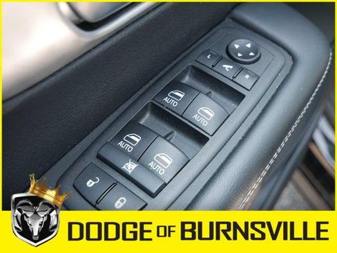 Used 2025 Chrysler Pacifica Limited FWD image 19