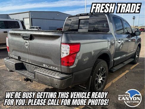Used 2020 Nissan Titan SV w/ SV Convenience Package image 2