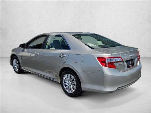 Used 2014 Toyota Camry LE FWD image 8