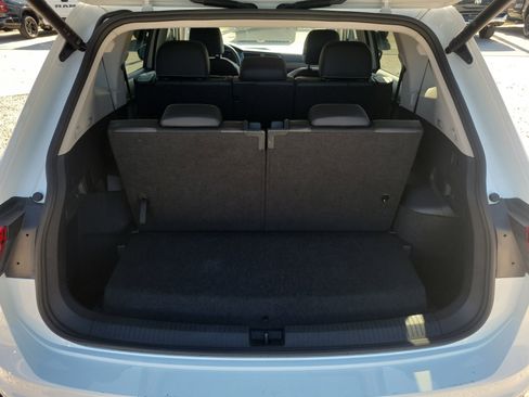 Used 2024 Volkswagen Tiguan SE image 13