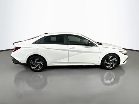 Used 2025 Hyundai Elantra Sport FWD image 7