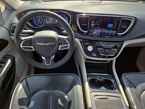 Used 2023 Chrysler Pacifica Limited FWD image 14