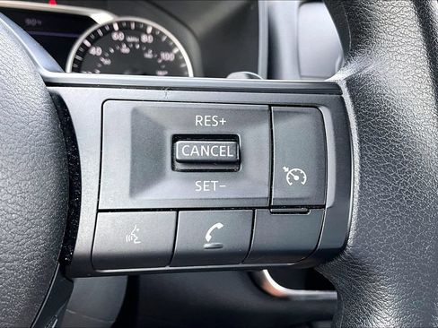 Used 2024 Nissan Rogue S AWD/4WD image 18